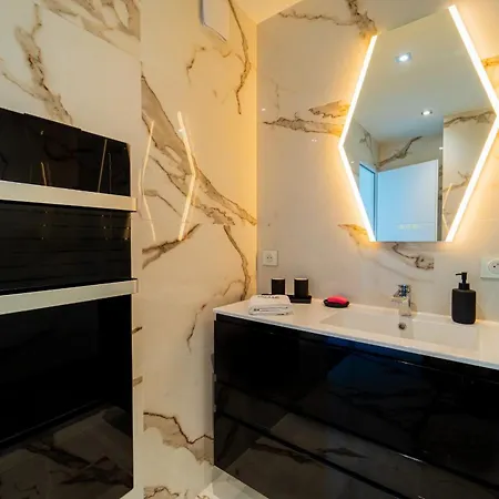 Emplacement Rare Avec Vue Garage Ferme *