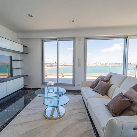 Emplacement Rare Avec Vue Garage Ferme Apartment