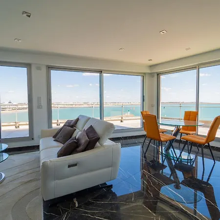 Emplacement Rare Avec Vue Garage Ferme *