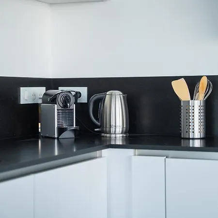 Emplacement Rare Avec Vue Garage Fermé Appartement