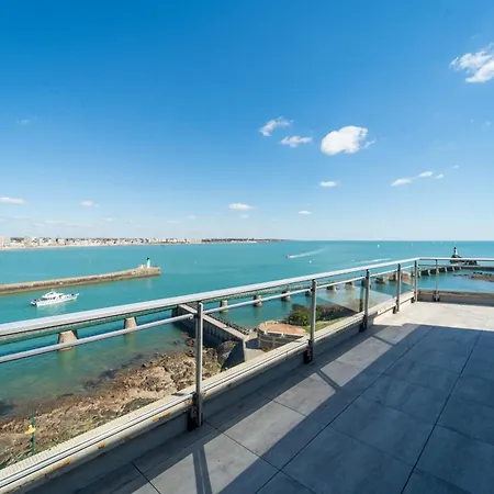 Emplacement Rare Avec Vue Garage Fermé Appartement