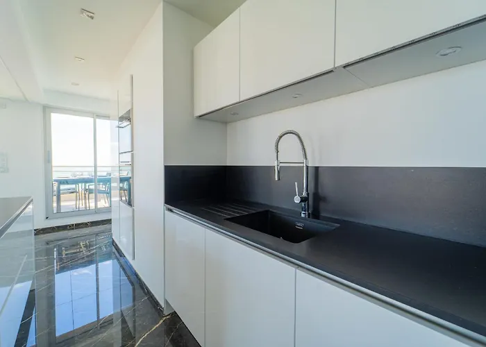 Emplacement Rare Avec Vue Garage Ferme * 莱萨布勒-多洛讷