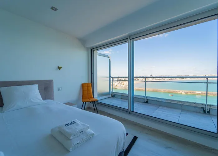 Emplacement Rare Avec Vue Garage Ferme * 莱萨布勒-多洛讷