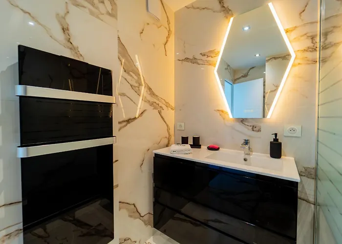 Emplacement Rare Avec Vue Garage Ferme *