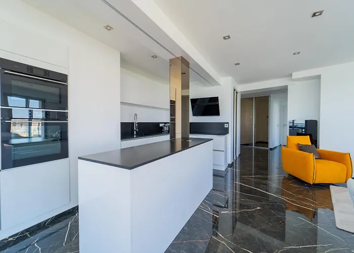 Emplacement Rare Avec Vue Garage Ferme * 莱萨布勒-多洛讷