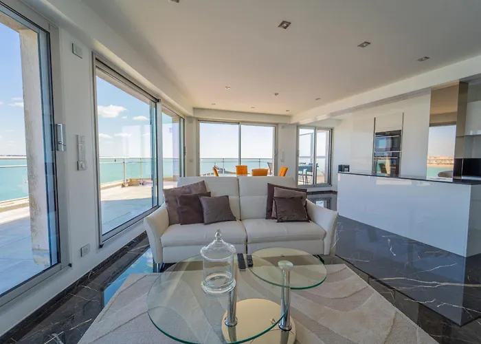 Emplacement Rare Avec Vue Garage Ferme 公寓