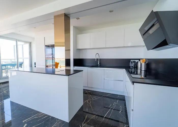 Emplacement Rare Avec Vue Garage Ferme 公寓 莱萨布勒-多洛讷